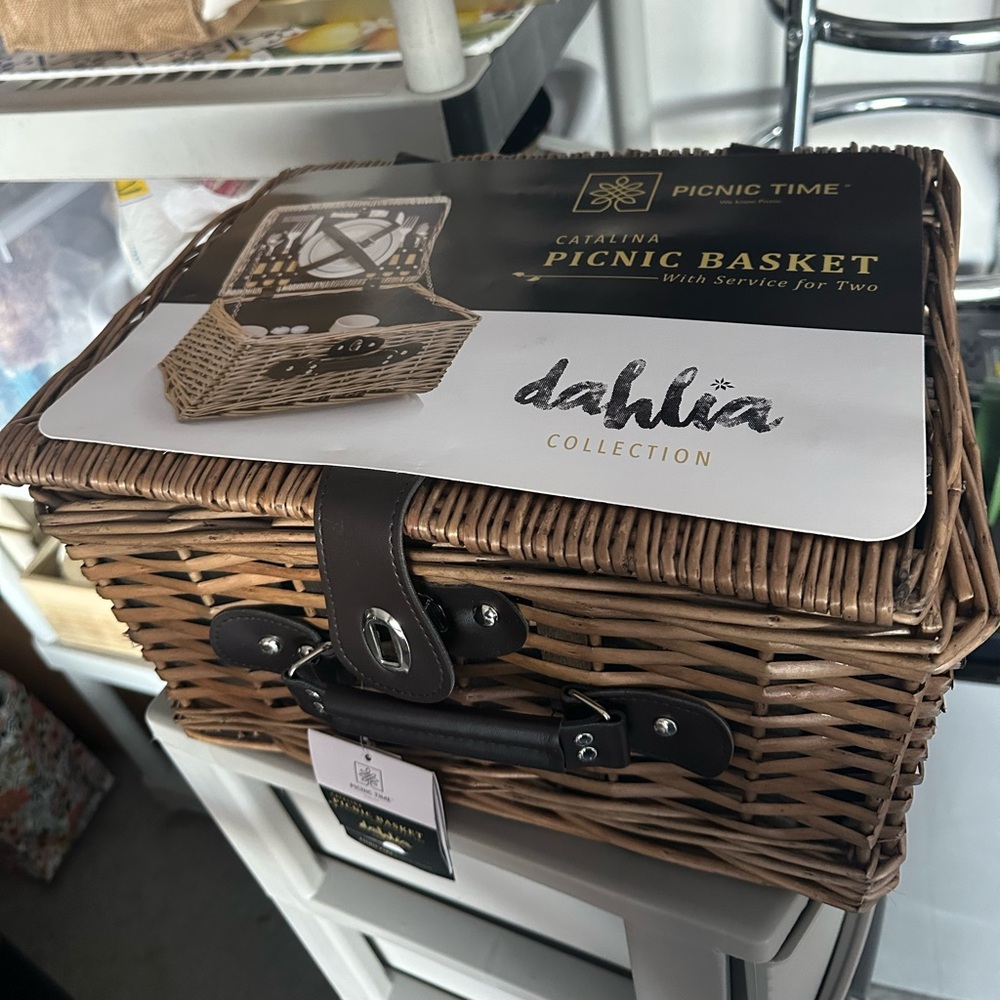 dahlia collection picnic basket